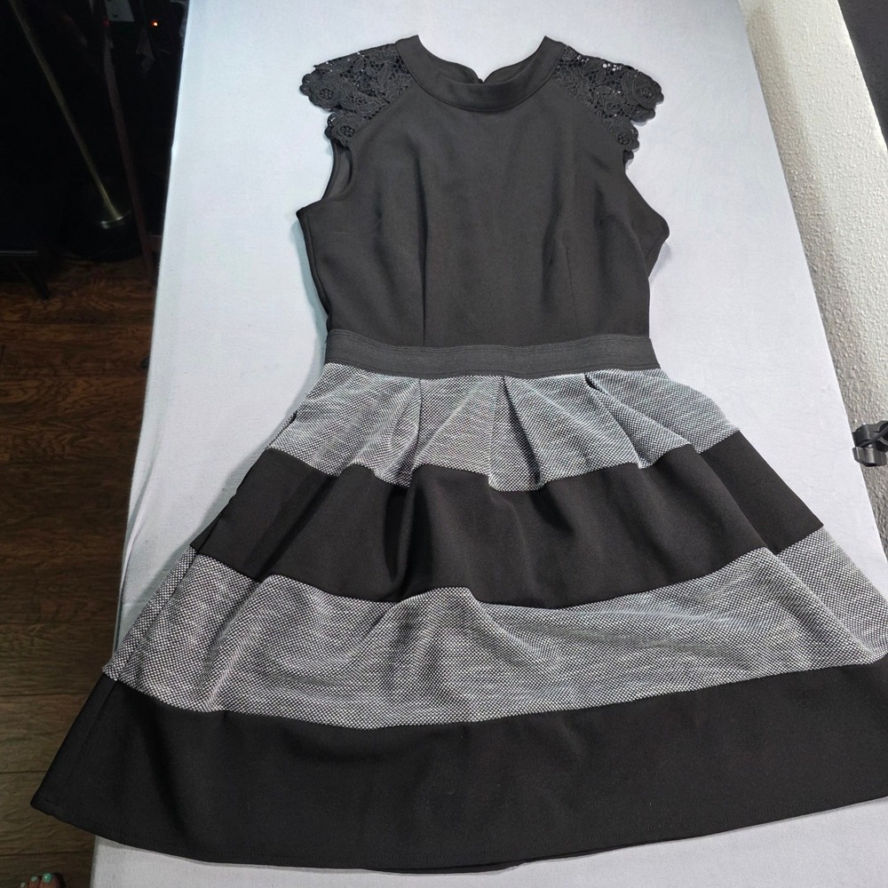 Speechless Womens Black Lace Cap Sleeve Striped Skater Dress Size S JA35532JF6